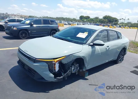 2025 Kia K4 Lxs z USA, uszkodzony, nr VIN 3KPFT4DE7SE064013